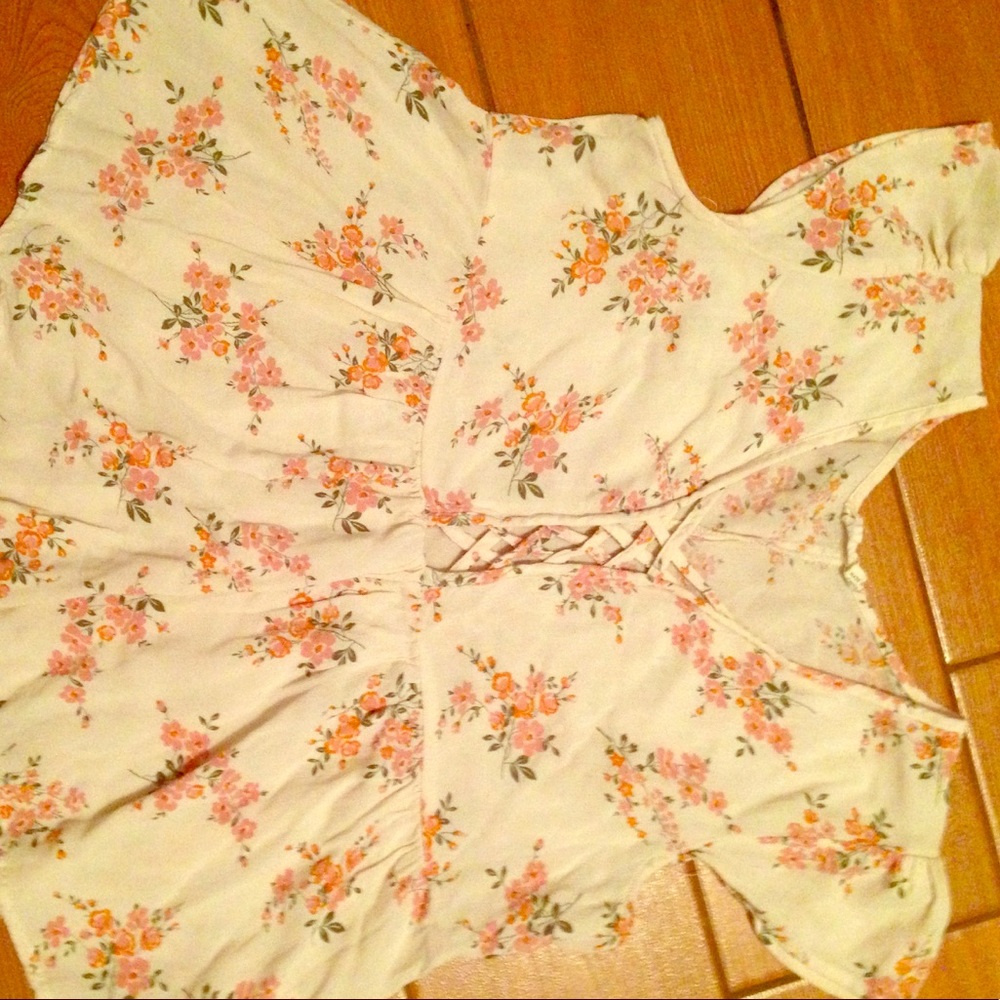 Chloe & Katie Floral 🌺 Peasant Top size Small